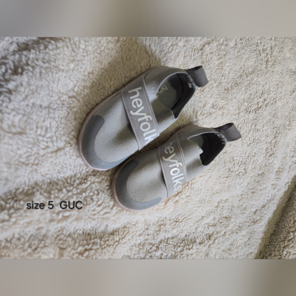 2 oair Heyfolks/Minimocs BUNDLE size 5